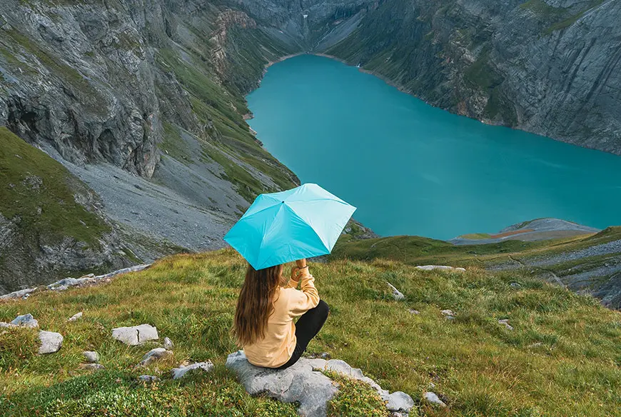 Kobieta z parasolem Doppler zero,99 w górach